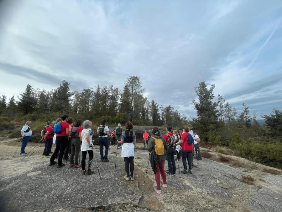 Subiendo. Disfrutando del empuje de los bastones